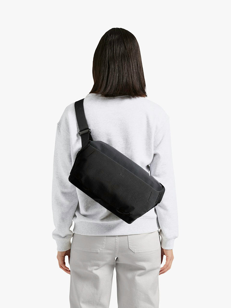 Venture Camera Sling- Deep Ocean Bellroy Backpacks